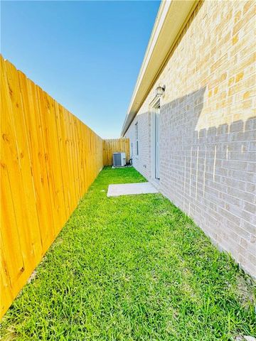 912 W Kohala Avenue, Alton, TX 78573