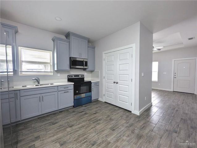 912 W Kohala Avenue, Alton, TX 78573