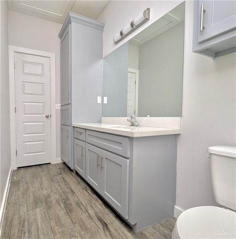 912 W Kohala Avenue, Alton, TX 78573