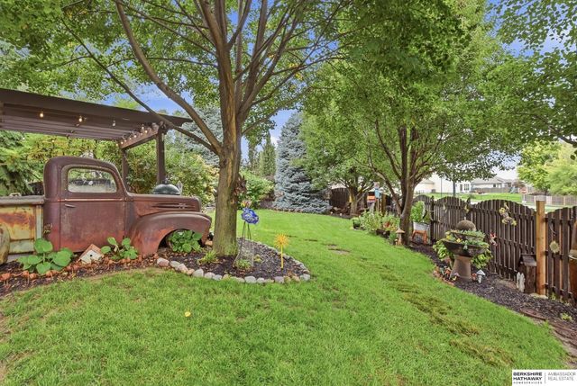16854 Erskine Street, Omaha, NE 68116