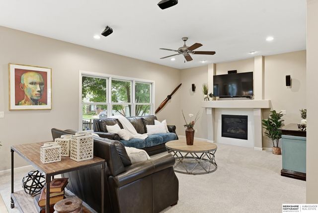 16854 Erskine Street, Omaha, NE 68116