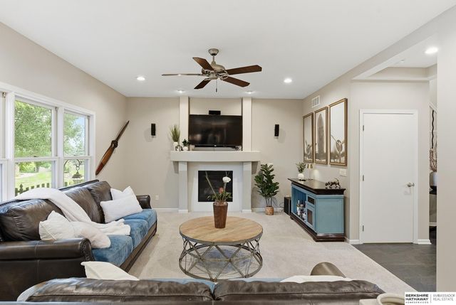 16854 Erskine Street, Omaha, NE 68116