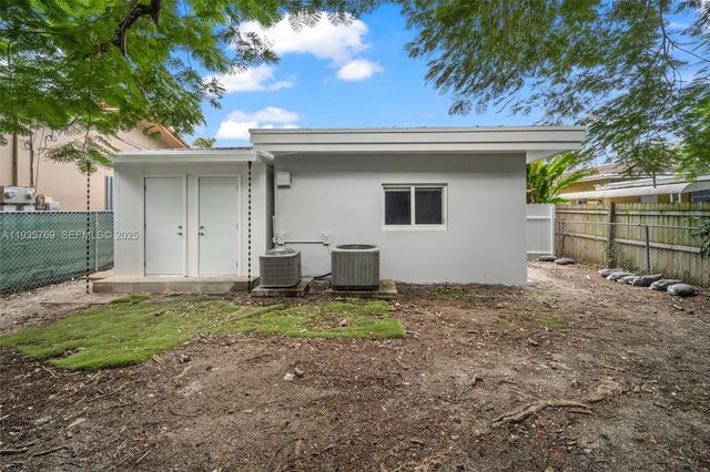 3500 SW 25th St Rear, Miami, FL 33133