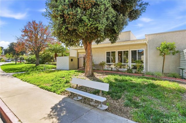 2156 E Via Mariposa H, Laguna Woods, CA 92637