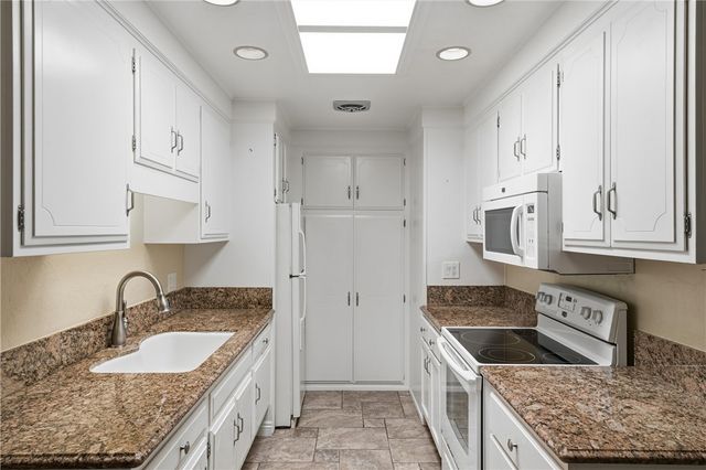 2156 E Via Mariposa H, Laguna Woods, CA 92637