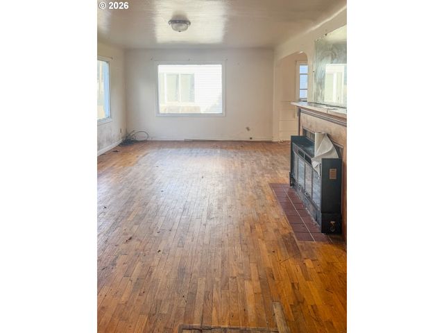 5995 MAIN St, Springfield, OR 97478