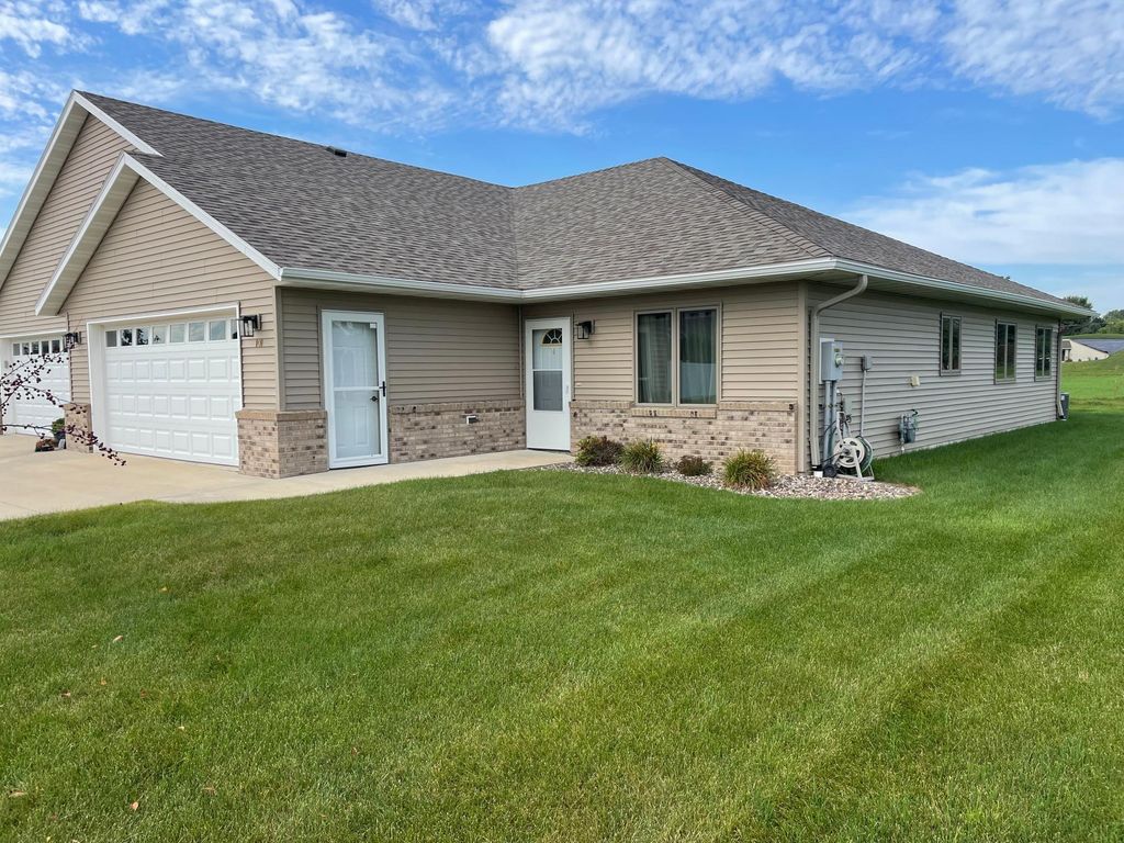 101 Brittany Way SE, Grand Meadow, MN 55936
