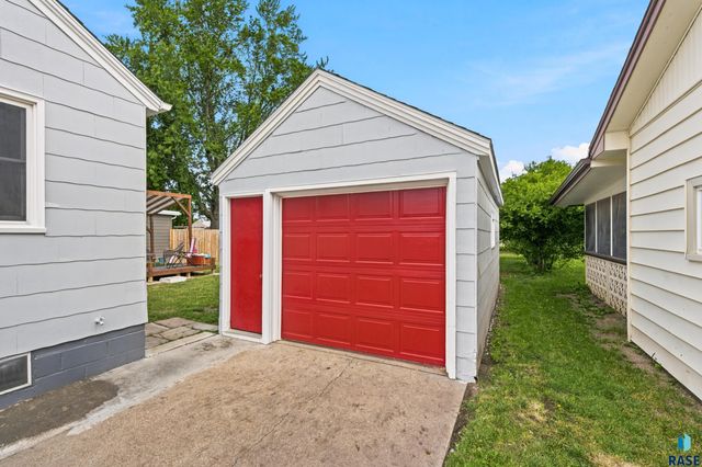 508 E 11th Ave Avenue, Mitchell, SD 57301