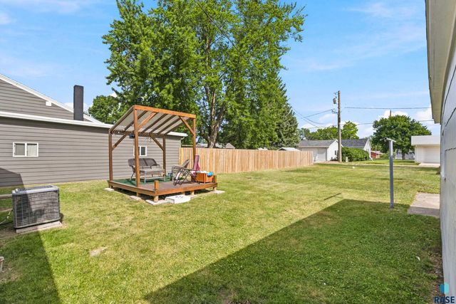 508 E 11th Ave Avenue, Mitchell, SD 57301