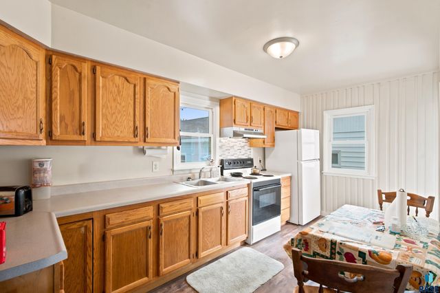 508 E 11th Ave Avenue, Mitchell, SD 57301