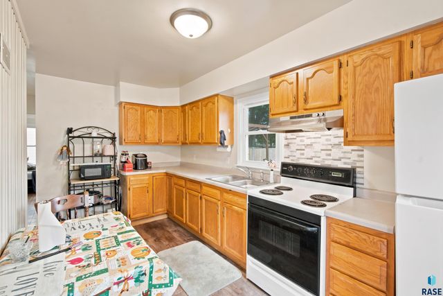 508 E 11th Ave Avenue, Mitchell, SD 57301
