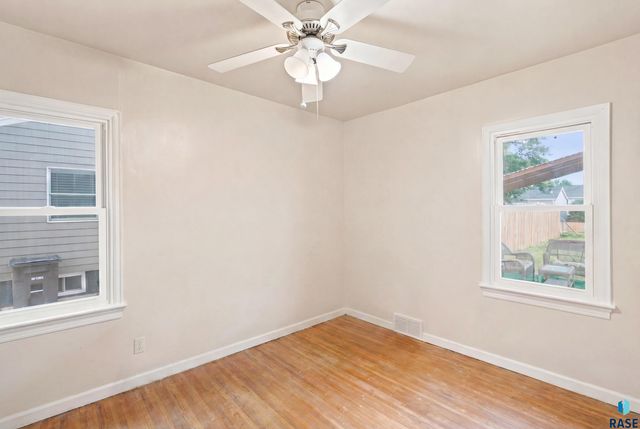 508 E 11th Ave Avenue, Mitchell, SD 57301