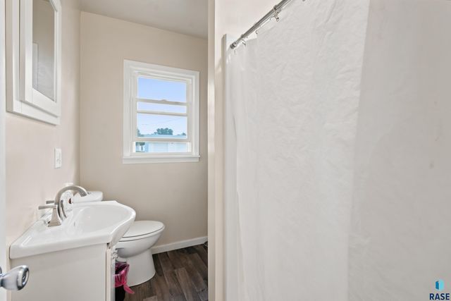 508 E 11th Ave Avenue, Mitchell, SD 57301