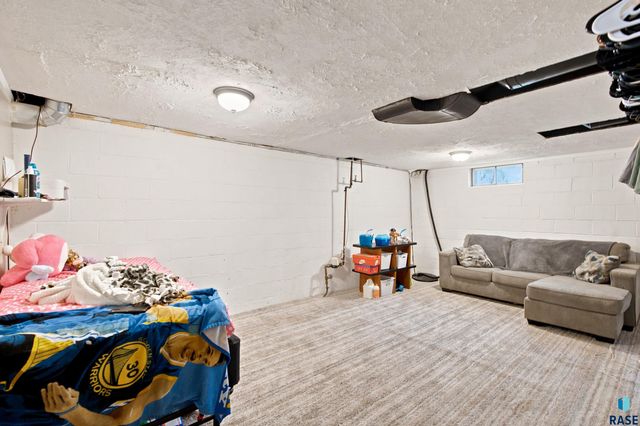 508 E 11th Ave Avenue, Mitchell, SD 57301