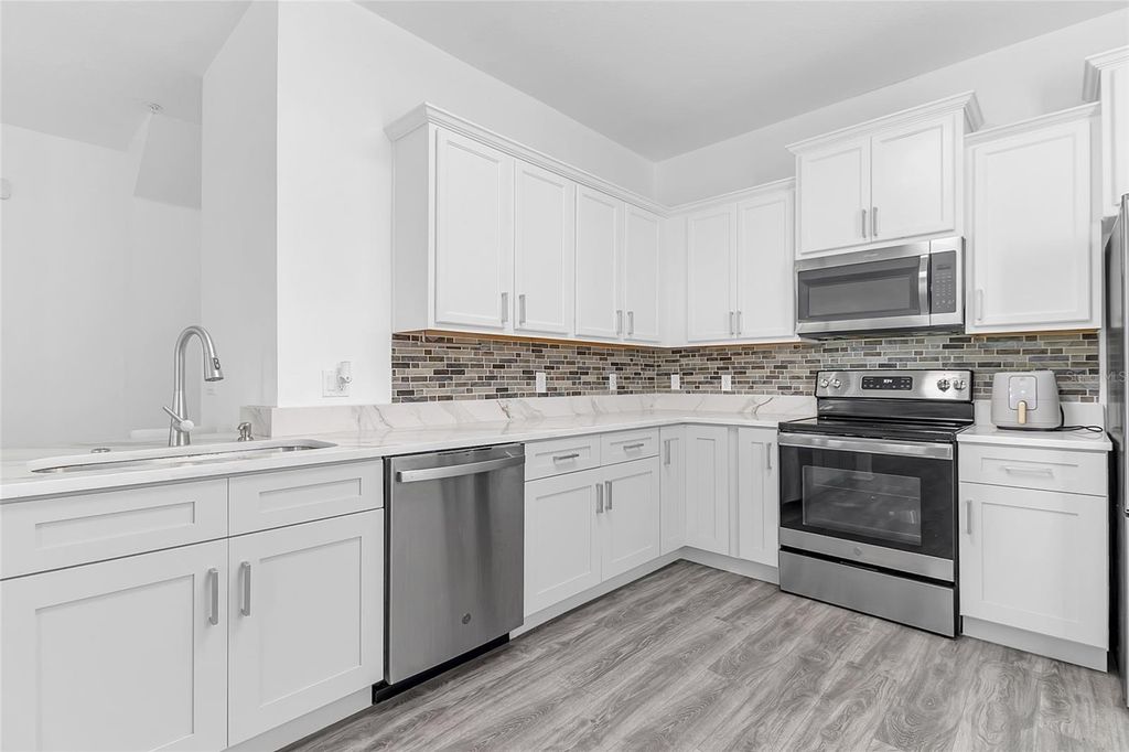 Image 5 of property listing at 2280 BETSY ROSS LANE, St Cloud, FL 34769