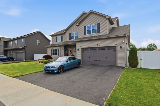 11 Elaine Cir, Springfield, MA 01109