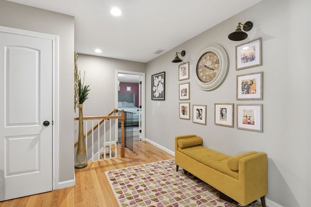 11 Elaine Cir, Springfield, MA 01109