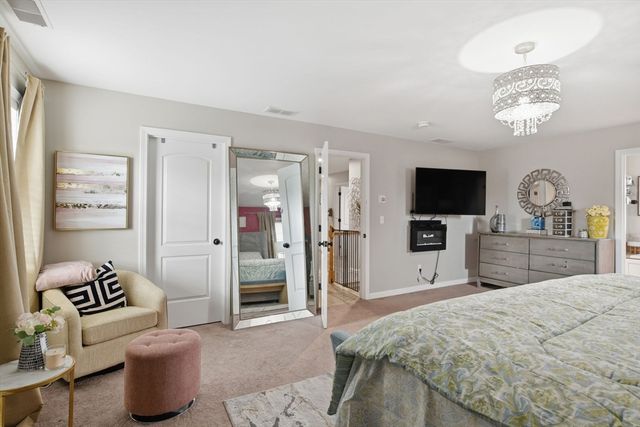 11 Elaine Cir, Springfield, MA 01109