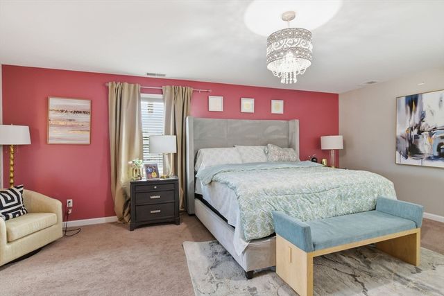 11 Elaine Cir, Springfield, MA 01109