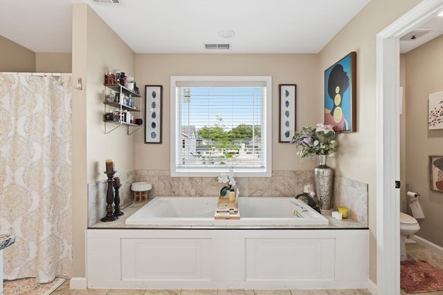 11 Elaine Cir, Springfield, MA 01109