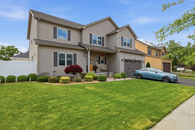 11 Elaine Cir, Springfield, MA 01109