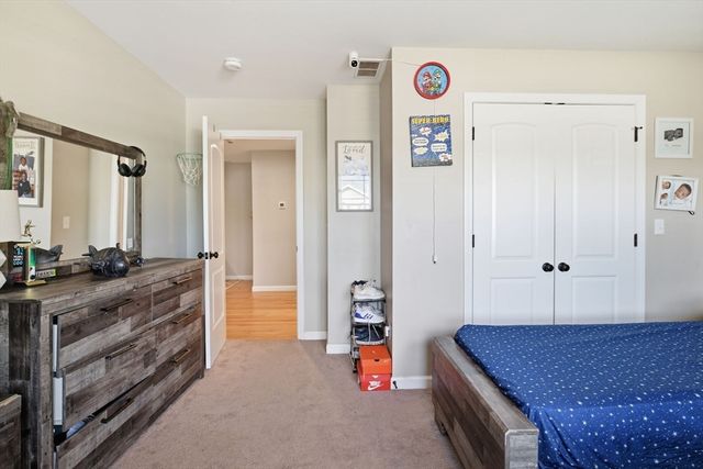 11 Elaine Cir, Springfield, MA 01109