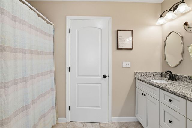 11 Elaine Cir, Springfield, MA 01109