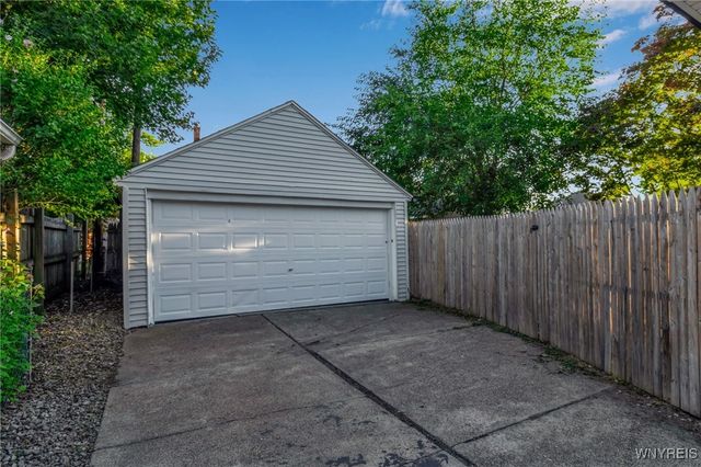 233 Lindsay Place, North Tonawanda, NY 14120