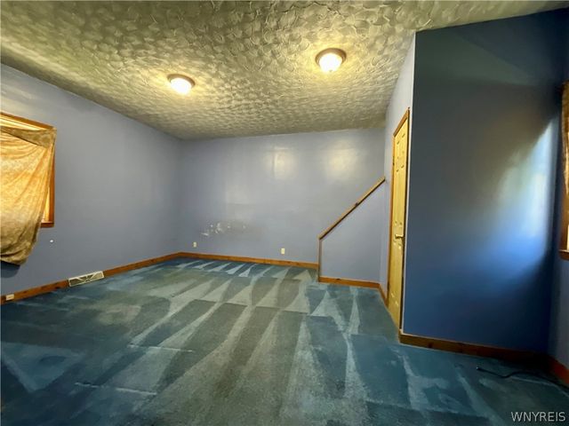 2467 Cudaback Avenue, Niagara Falls, NY 14303