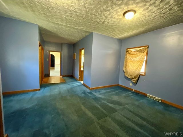 2467 Cudaback Avenue, Niagara Falls, NY 14303