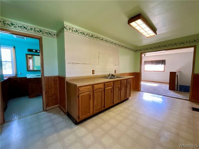 2467 Cudaback Avenue, Niagara Falls, NY 14303
