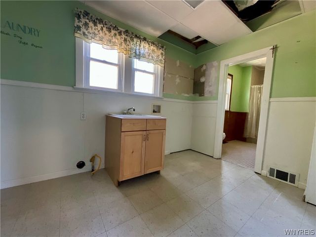 2467 Cudaback Avenue, Niagara Falls, NY 14303