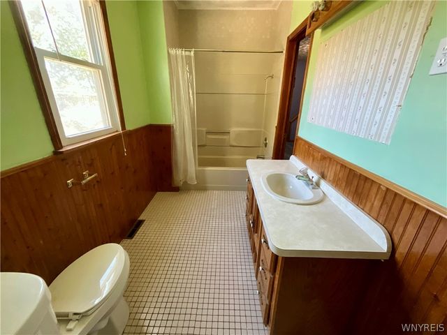 2467 Cudaback Avenue, Niagara Falls, NY 14303