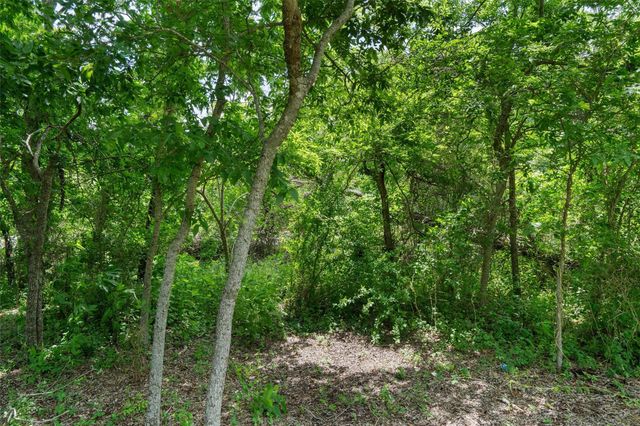 900 Tank ST, Lockhart, TX 78644