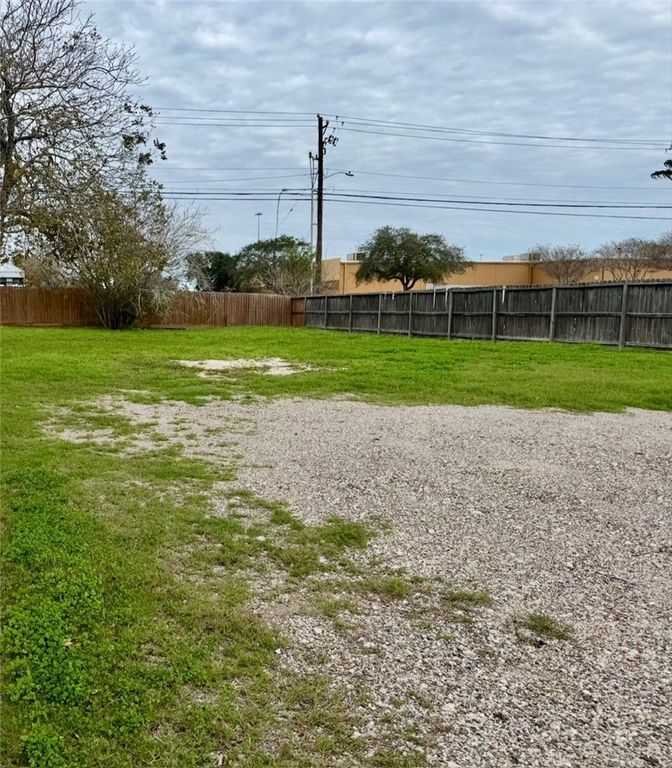 5138 Williams Dr, Corpus Christi, TX 78411 — photo 2