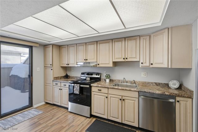 11650 Harbour Light Drive, North Royalton, OH 44133