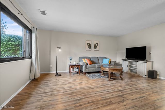 11650 Harbour Light Drive, North Royalton, OH 44133