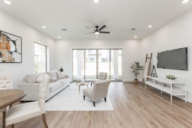 311 E 34th Street B, Houston, TX 77018