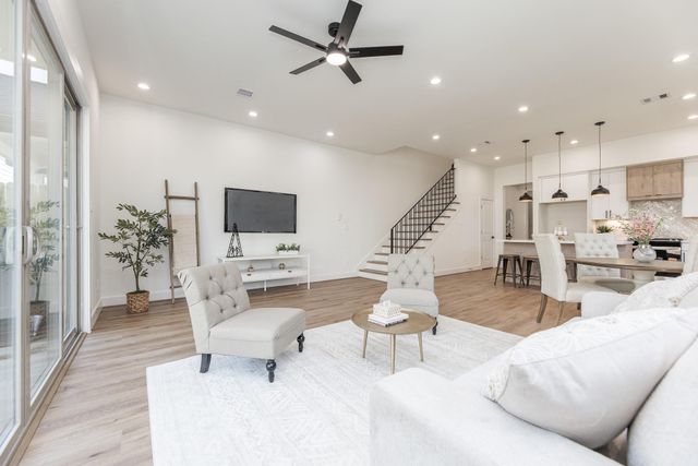 311 E 34th Street B, Houston, TX 77018