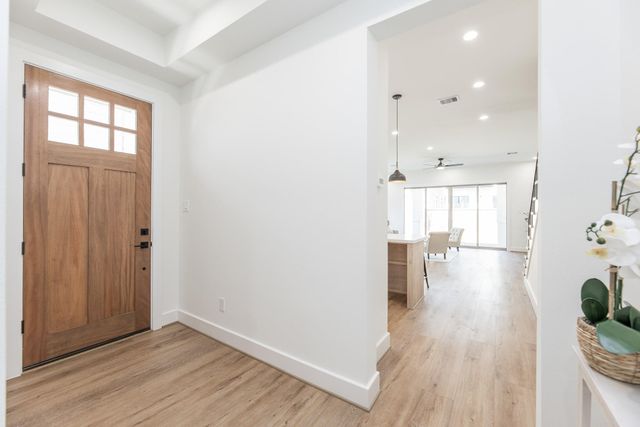 311 E 34th Street B, Houston, TX 77018