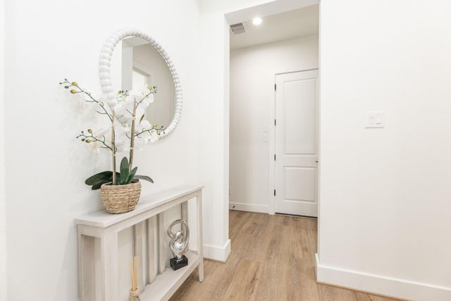 311 E 34th Street B, Houston, TX 77018