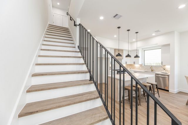 311 E 34th Street B, Houston, TX 77018