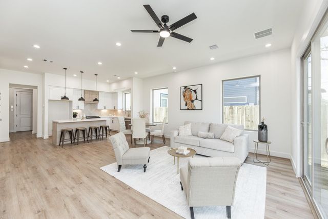 311 E 34th Street B, Houston, TX 77018