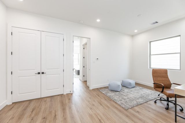 311 E 34th Street B, Houston, TX 77018