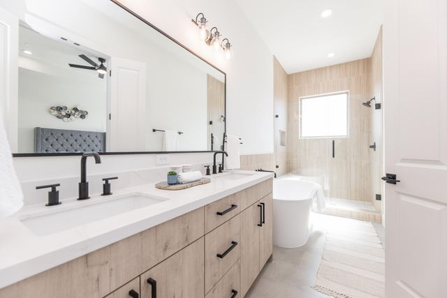 311 E 34th Street B, Houston, TX 77018