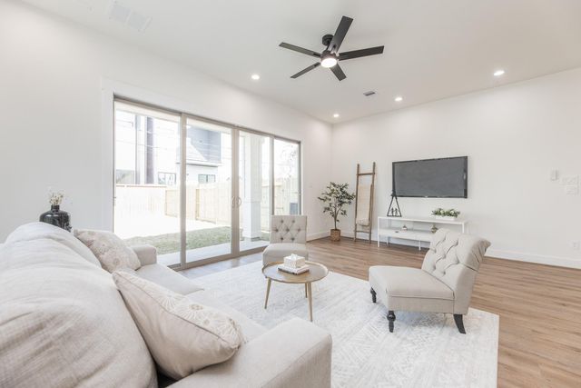 311 E 34th Street B, Houston, TX 77018