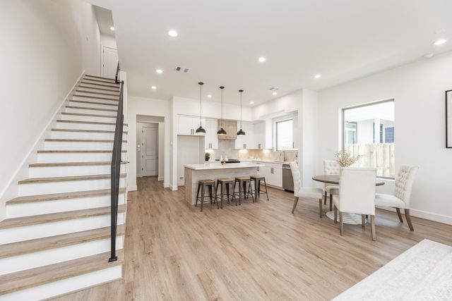 311 E 34th Street B, Houston, TX 77018