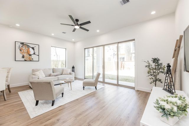 311 E 34th Street B, Houston, TX 77018