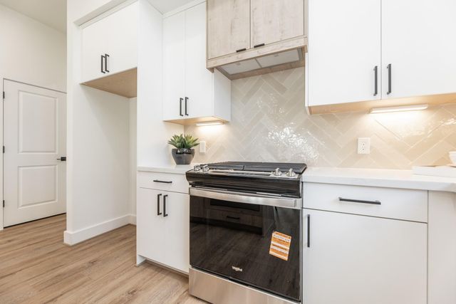 311 E 34th Street B, Houston, TX 77018