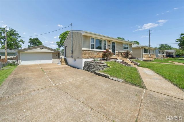 7827 Clymer Drive, St Louis, MO 63123